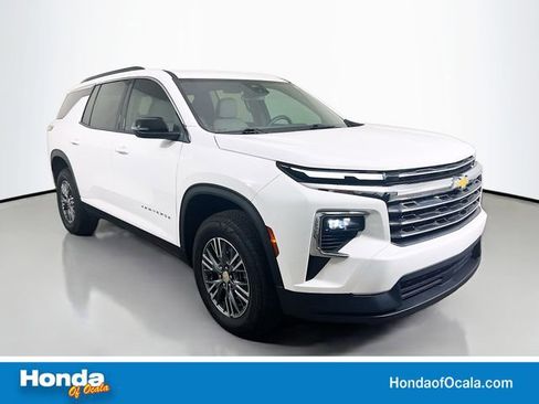 Used 2025 Chevrolet Traverse LT w/ LPO, Floor Liner Package image 1