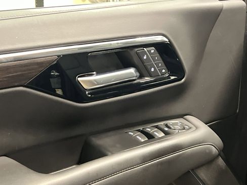 Used 2025 Chevrolet Tahoe LT image 13