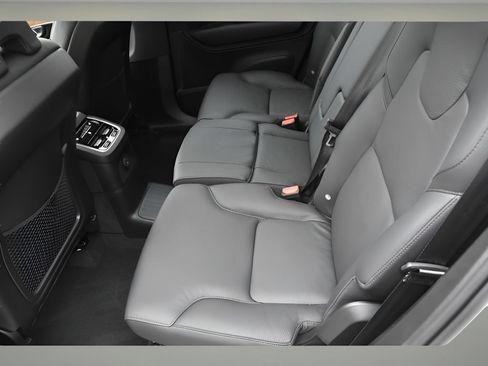 Used 2024 Volvo XC90 T8 Plus w/ Protection Package Premier AWD/4WD image 17