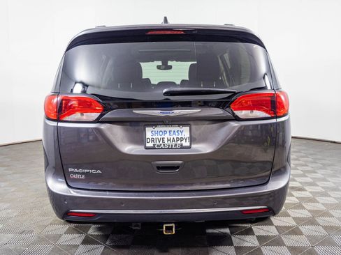 Used 2018 Chrysler Pacifica Touring-L image 18