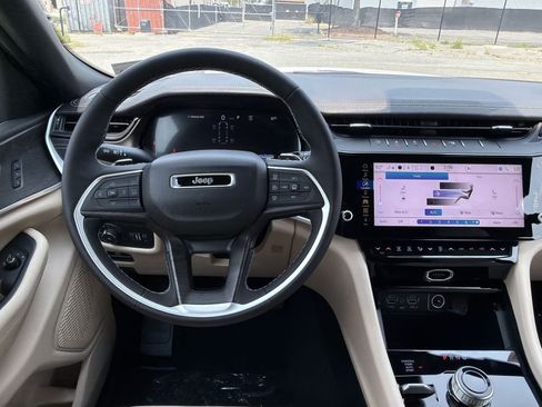 New 2026 Jeep Grand Cherokee L Limited w/ Limited Altitude Package AWD/4WD image 16