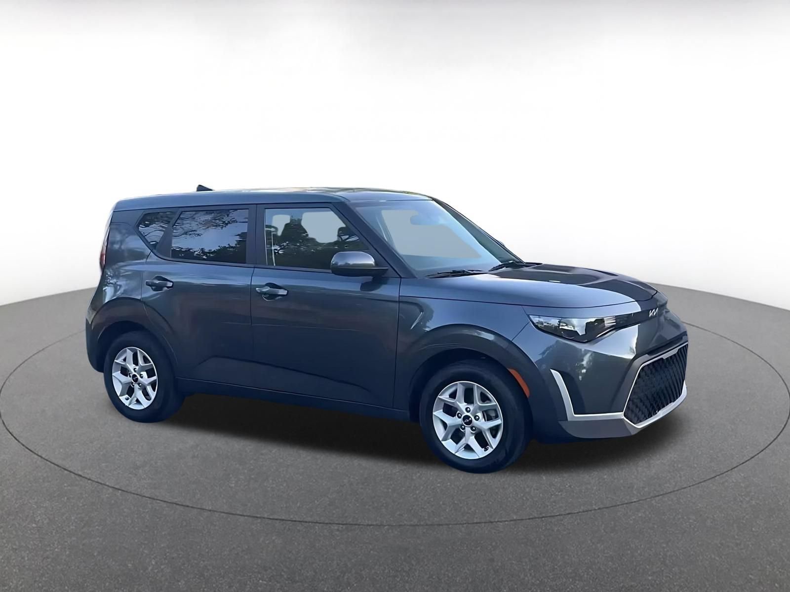 Used 2025 Kia Soul LX w/ LX Technology Package FWD image 2