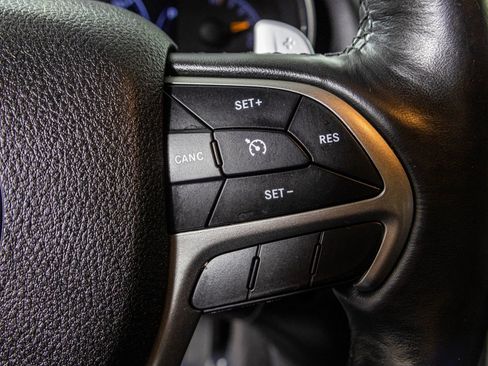 Used 2017 Jeep Grand Cherokee Altitude image 33