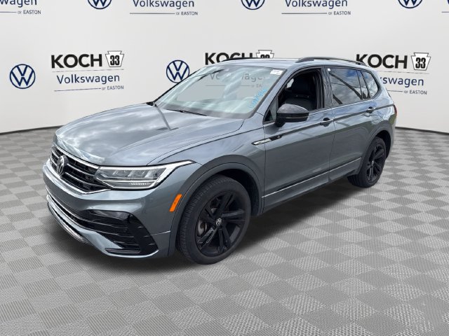 Certified 2023 Volkswagen Tiguan SE R-Line AWD/4WD image 3