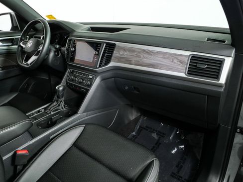 Used 2021 Volkswagen Atlas Cross Sport SE FWD image 22