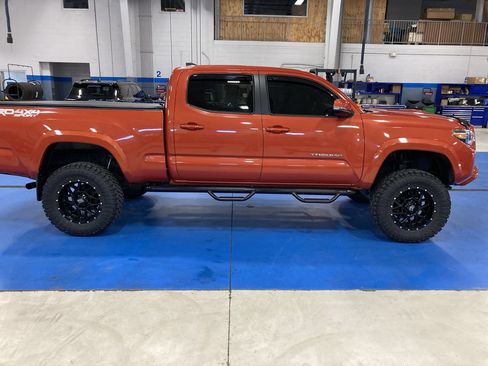 Used 2016 Toyota Tacoma TRD Off-Road AWD/4WD image 8