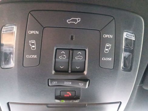 Used 2025 Toyota Sienna Platinum AWD/4WD image 26