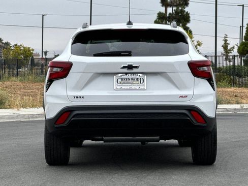 New 2025 Chevrolet Trax RS w/ Sunroof Package image 5