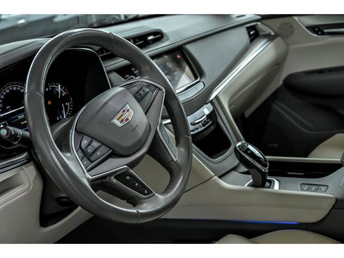Used 2018 Cadillac XT5 Luxury w/ Driver Awareness Package image 15