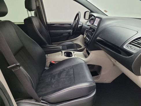 Used 2019 Dodge Grand Caravan SXT image 21