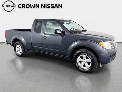 Used 2013 Nissan Frontier SV RWD image 3