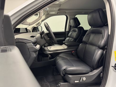 Used 2025 Lincoln Navigator L Reserve image 17