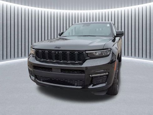 Certified 2025 Jeep Grand Cherokee L Limited w/ Luxury Tech Group II AWD/4WD image 17