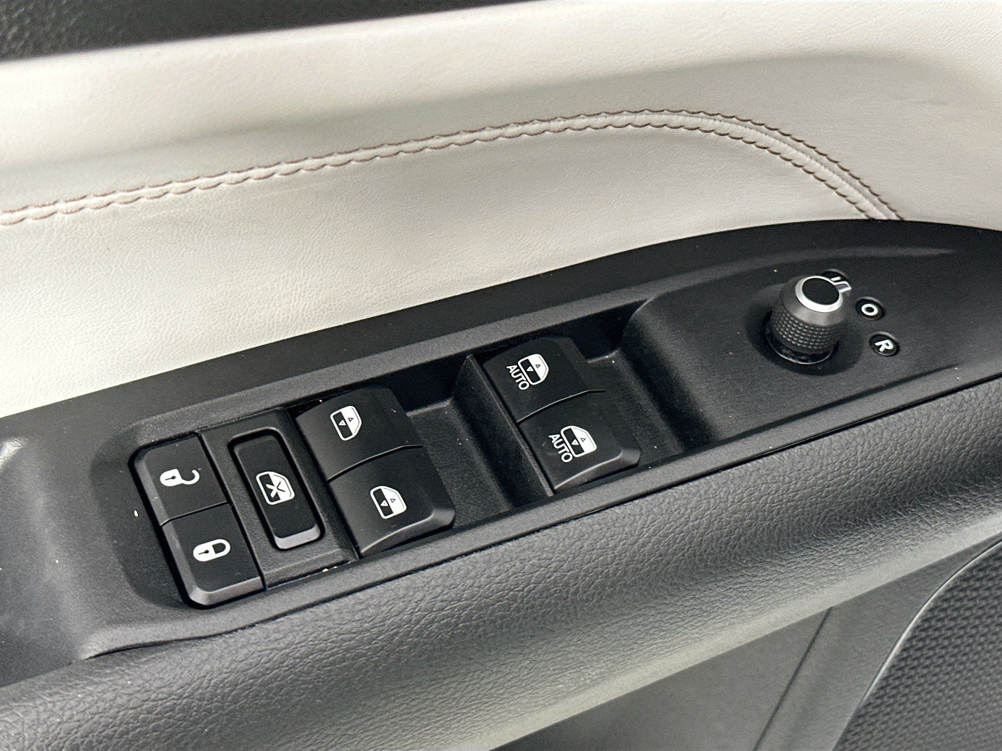 Used 2023 Jeep Compass Limited AWD/4WD image 17