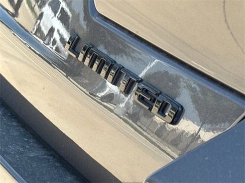 New 2025 Jeep Grand Cherokee Limited w/ Luxury Tech Group II image 9