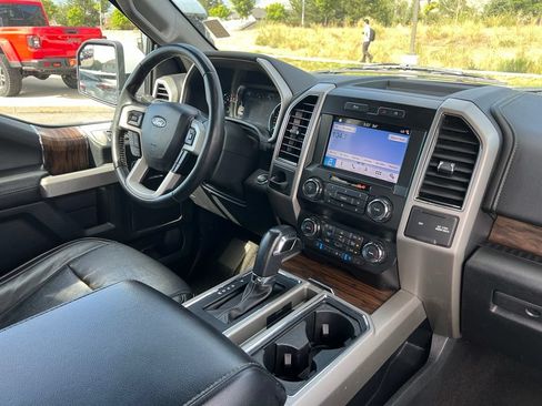 Used 2019 Ford F150 Lariat RWD image 18