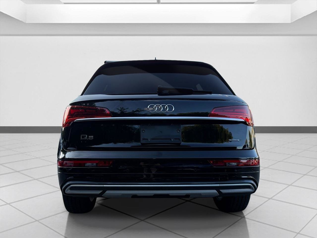 Used 2023 Audi Q5 2.0T Premium w/ Convenience Package AWD/4WD image 4