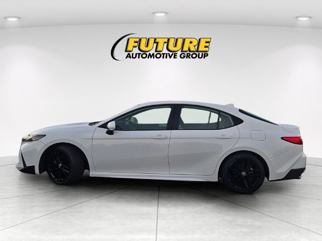 Certified 2025 Toyota Camry SE FWD image 9