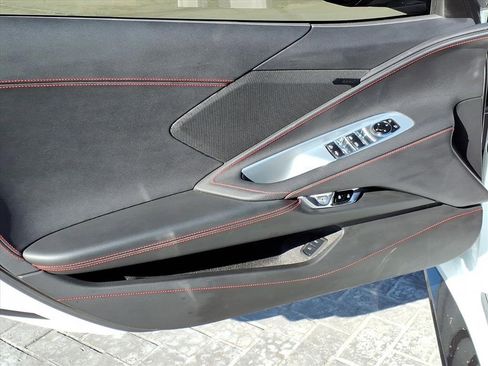 Used 2021 Chevrolet Corvette Stingray Convertible w/ Z51 Performance Package image 16