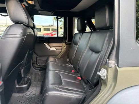 Used 2015 Jeep Wrangler Unlimited Rubicon w/ Connectivity Group AWD/4WD image 13