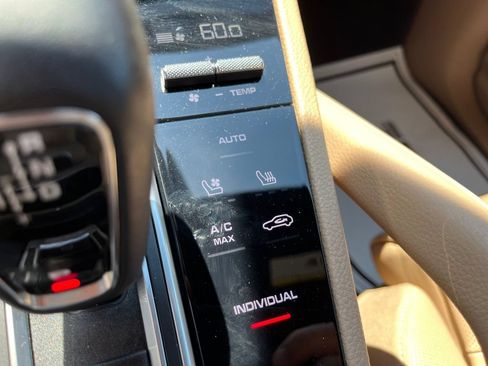 Used 2023 Porsche Cayenne AWD/4WD image 25