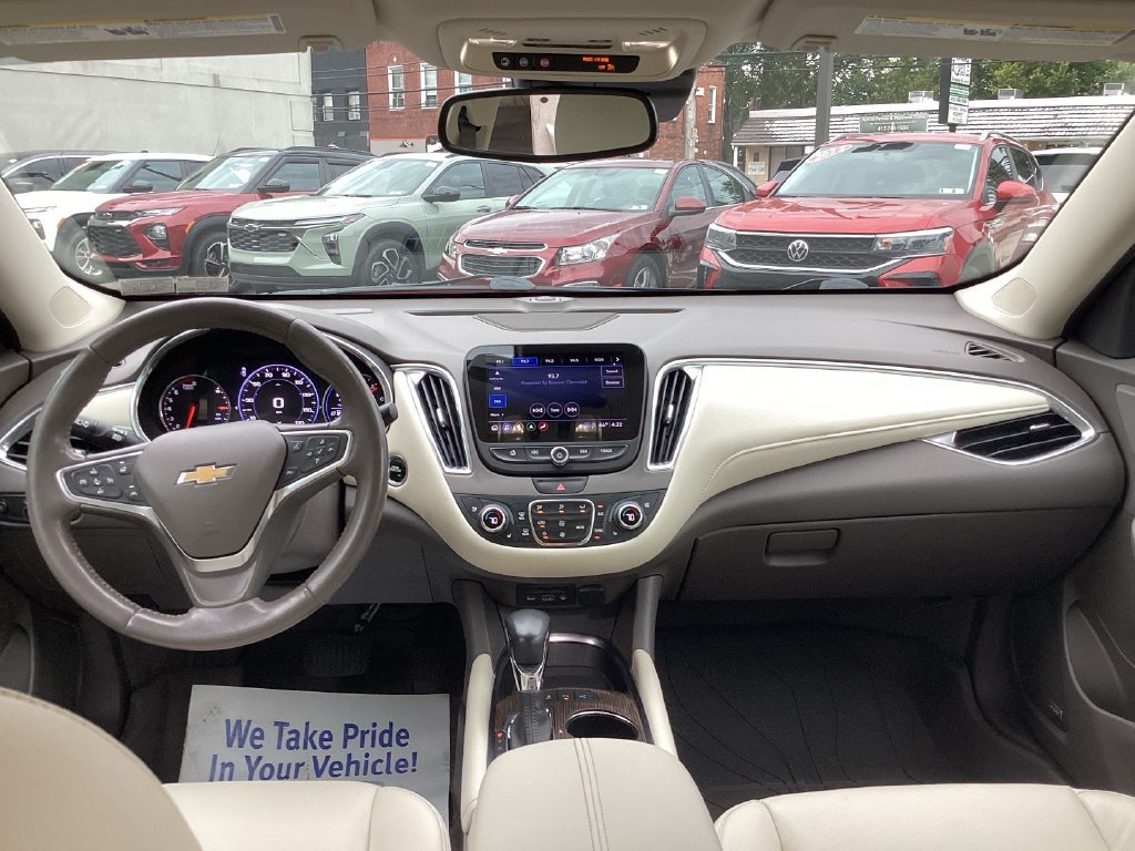 Used 2022 Chevrolet Malibu Premier FWD image 35