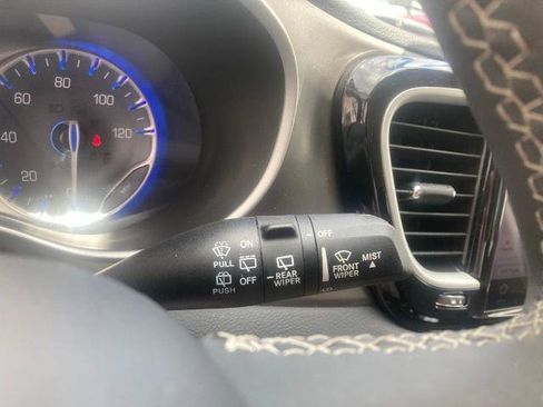 Used 2023 Chrysler Pacifica Touring-L FWD image 29