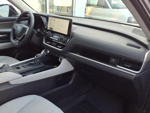 Used 2026 Toyota Grand Highlander AWD image 21