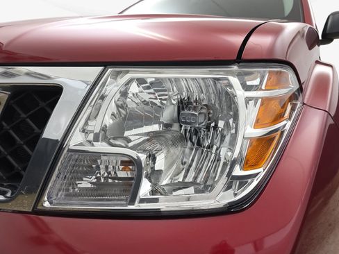 Used 2020 Nissan Frontier SV RWD image 29