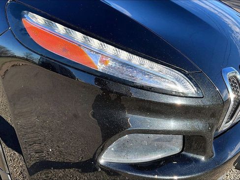 Used 2016 Jeep Cherokee Latitude w/ Comfort & Sound Group image 31