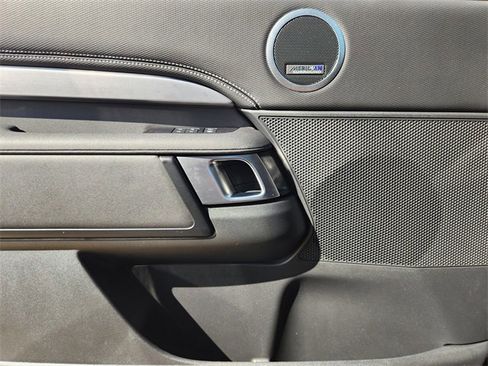 Used 2024 Land Rover Discovery Dynamic SE image 22