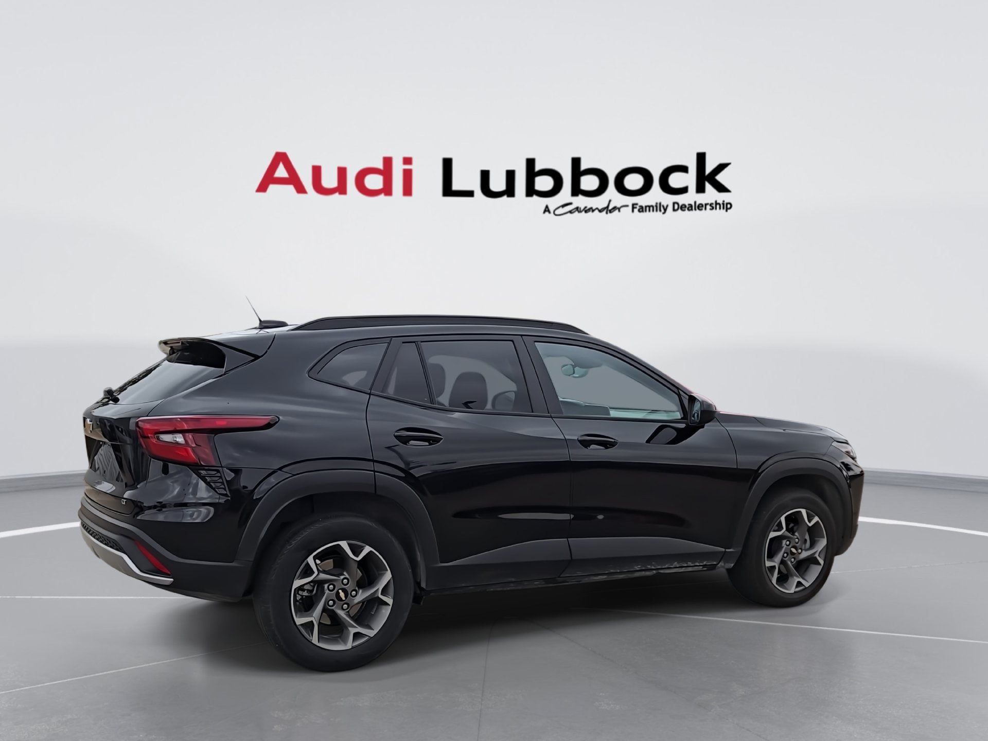 Used 2025 Chevrolet Trax LT FWD image 8