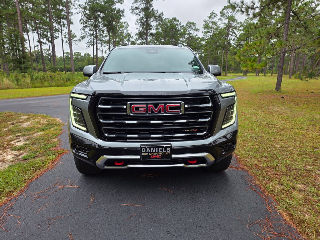 Used 2025 GMC Yukon AT4 AWD/4WD image 8