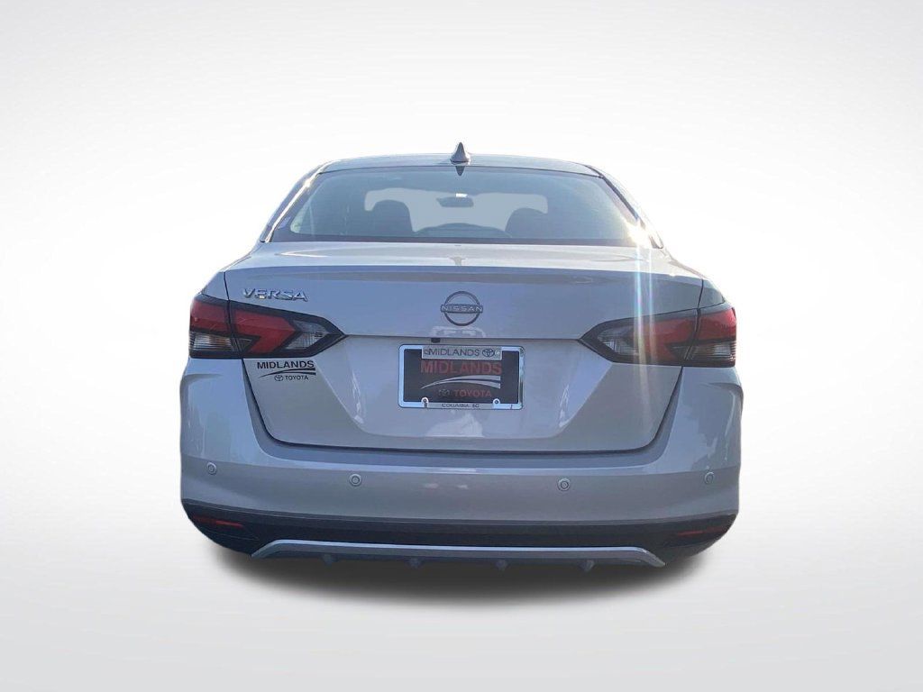 Used 2025 Nissan Versa SV FWD image 5
