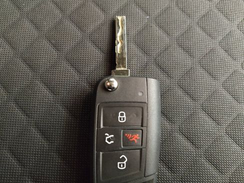 Used 2020 Volkswagen Tiguan S image 32