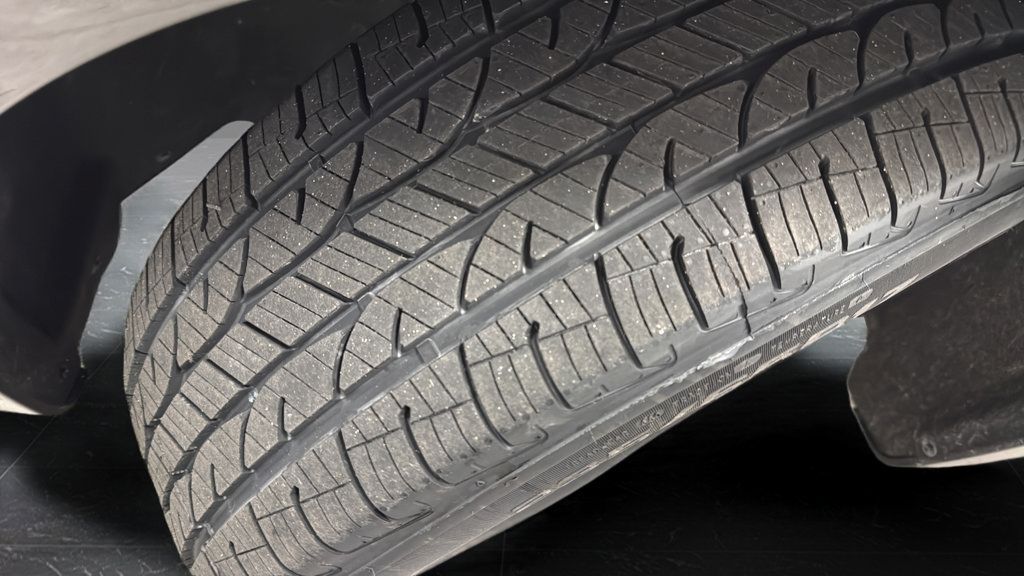 Used 2024 Chrysler Pacifica Touring-L FWD image 37