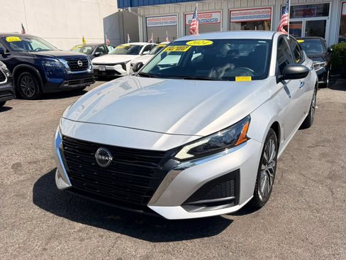 Used 2024 Nissan Altima 2.5 SV FWD image 4