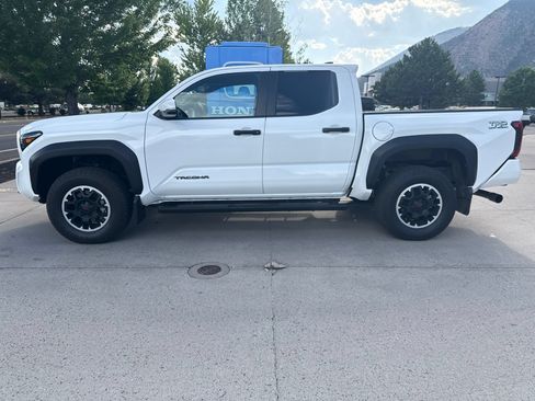 Used 2026 Toyota Tacoma TRD Off-Road w/ TRD Off Road Upgrade Package AWD/4WD image 8