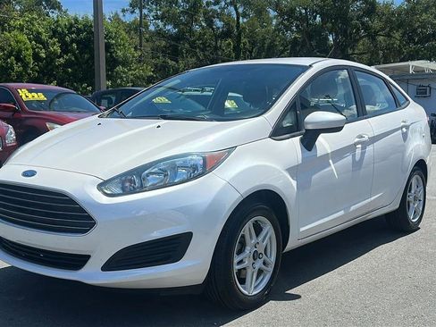 Used 2017 Ford Fiesta SE FWD image 3
