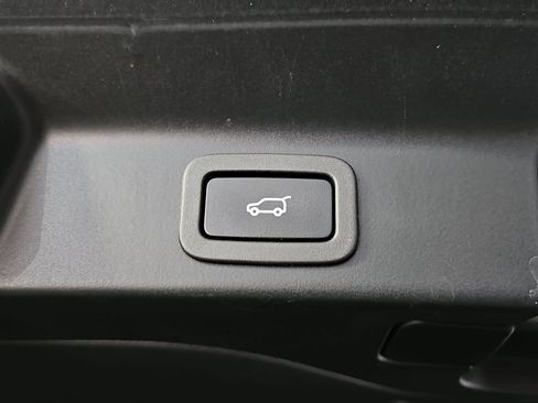 Used 2018 Jaguar F-PACE Portfolio AWD/4WD image 13