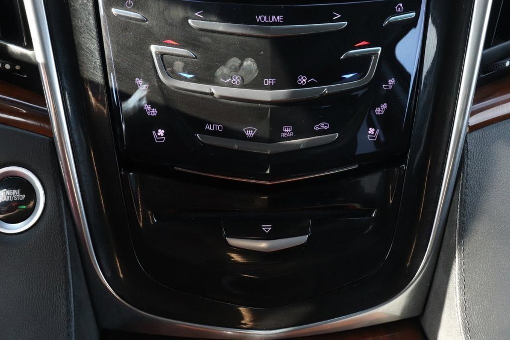 Used 2017 Cadillac Escalade Luxury AWD/4WD image 23