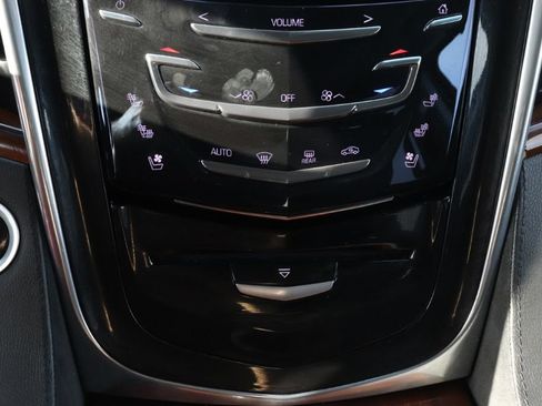 Used 2017 Cadillac Escalade Luxury AWD/4WD image 23