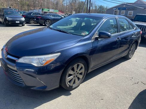 Used 2017 Toyota Camry LE image 1