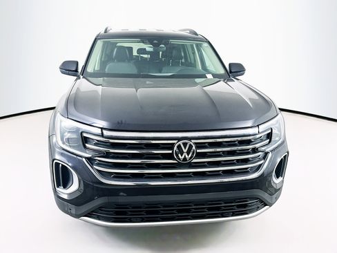 Used 2024 Volkswagen Atlas SE image 2
