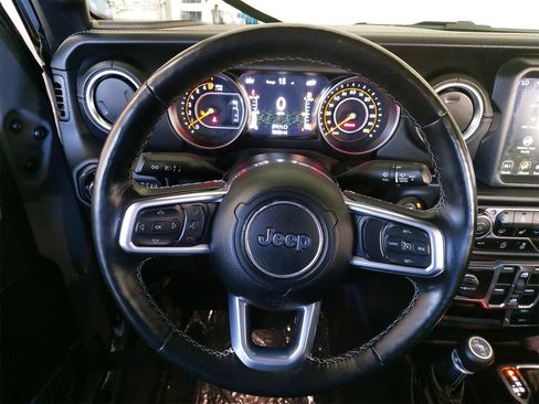 Used 2020 Jeep Gladiator Overland image 17