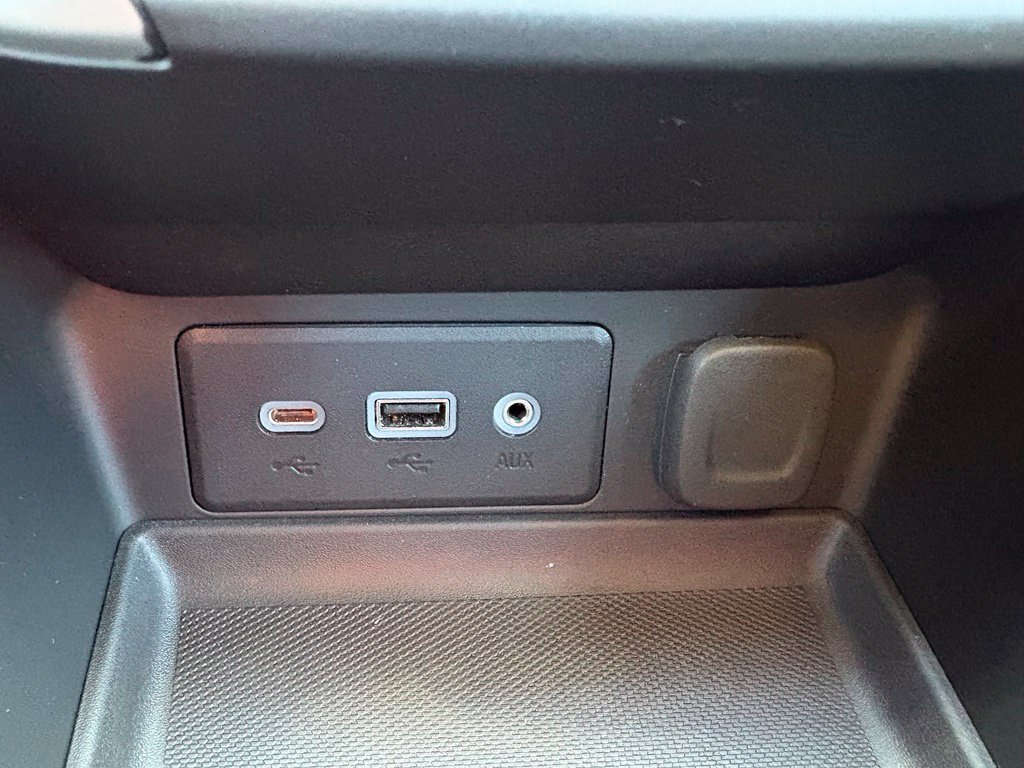 Used 2024 GMC Terrain SLE w/ Driver Convenience Package FWD image 23