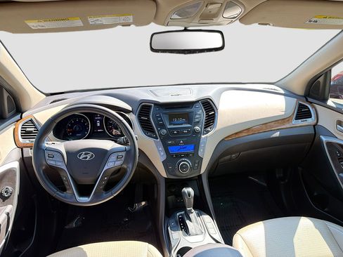 Used 2014 Hyundai Santa Fe GLS image 15