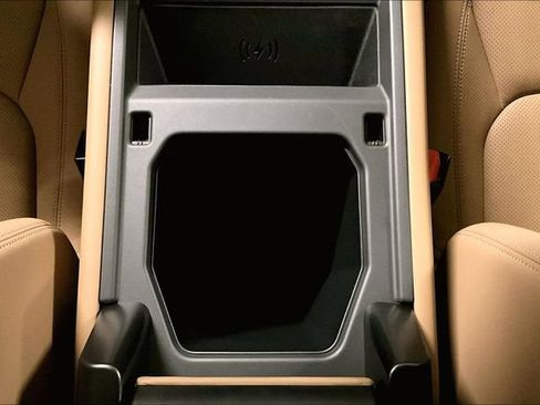 Certified 2026 Land Rover Defender 110 X-Dynamic SE AWD/4WD image 11