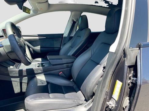 Used 2024 Tesla Model Y Long Range RWD image 21