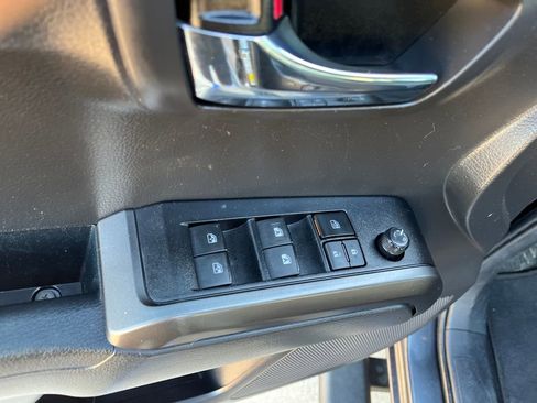 Used 2022 Toyota Tacoma TRD Off-Road image 11